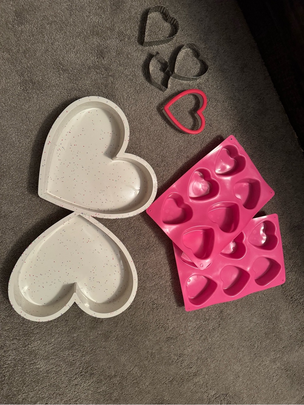 Heart-Shaped Silicone Mold and Tray Set - Pink and White